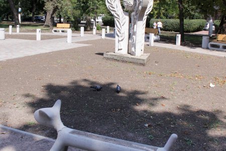 На 2-й станции Большого Фонтана завершается благоустройство сквера «За мир» (фоторепортаж)