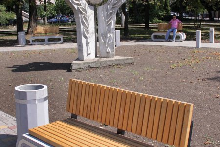 На 2-й станции Большого Фонтана завершается благоустройство сквера «За мир» (фоторепортаж)