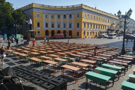 Возле памятника Дюку написали диктант почти 300 человек (фото)
