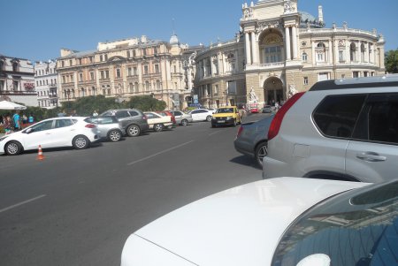 На улицах Одессы работают муниципальные парковочные инспекторы (фото)