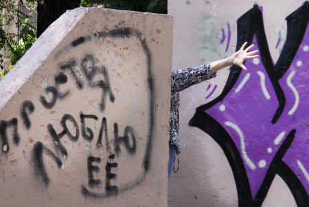 Уличная сцена, спортивные и игровые комплексы, новые скамейки и урны: сквер на Французском бульваре преображается (фоторепортаж) 