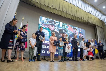 Более 500 семей спасателей и полицейских получили жилье по программе льготного лизинга (фото) 