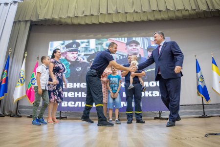 Более 500 семей спасателей и полицейских получили жилье по программе льготного лизинга (фото) 