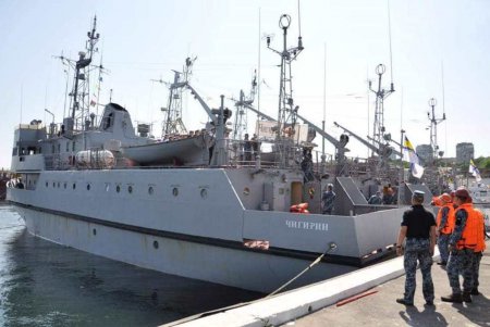 Курсанты института ВМС успешно выдержали испытание морем (фото)