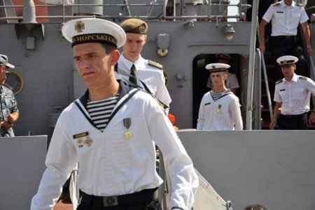 Курсанты института ВМС успешно выдержали испытание морем (фото)