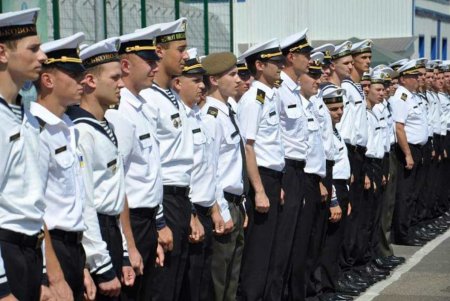 Курсанты института ВМС успешно выдержали испытание морем (фото)
