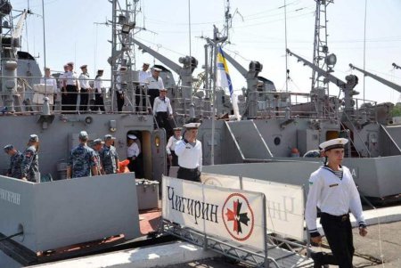 Курсанты института ВМС успешно выдержали испытание морем (фото)