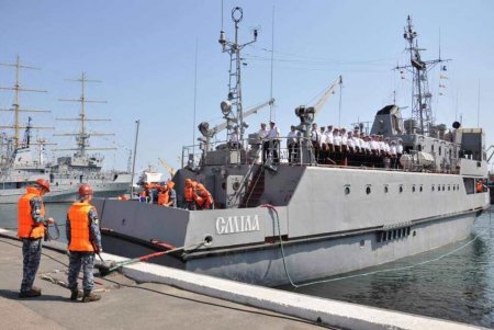 Курсанты института ВМС успешно выдержали испытание морем (фото)