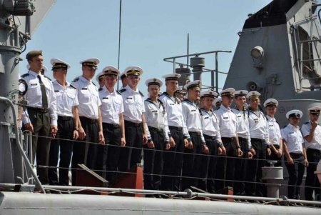 Курсанты института ВМС успешно выдержали испытание морем (фото)