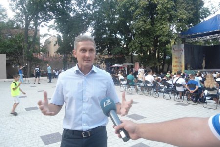 Море юмора и шуток: в Летнем театре соревновались финалисты Школьной Лиги Смеха (фото) 
