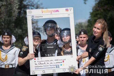 Селфи с полицейским: одесские правоохранители присоединились к всеукраинскому флешмобу (фото, видео)