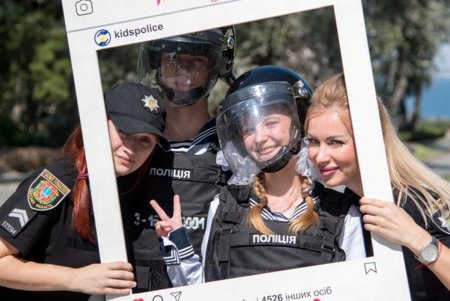 Селфи с полицейским: одесские правоохранители присоединились к всеукраинскому флешмобу (фото, видео)