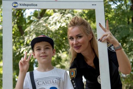 Селфи с полицейским: одесские правоохранители присоединились к всеукраинскому флешмобу (фото, видео)