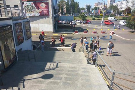 Силовики на базе кинотеатра провели антитеррористические учения (фото)