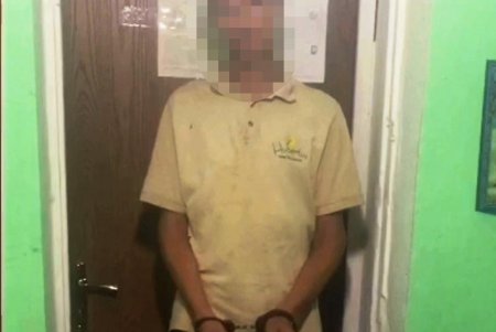Разыскиваемый за серию преступлений мужчина попался с поличным после грабежа (фото, видео)