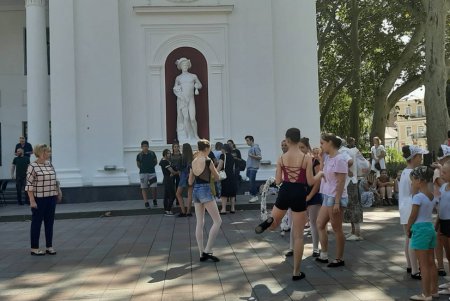 У здания Одесской мэрии проходит репетиция ко Дню города (фото, видео)