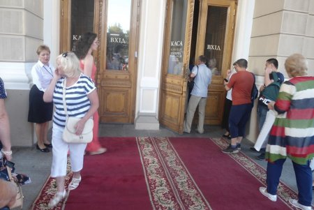 Бархатный сезон в Одесской опере: красная дорожка и премьера спектакля (фото)