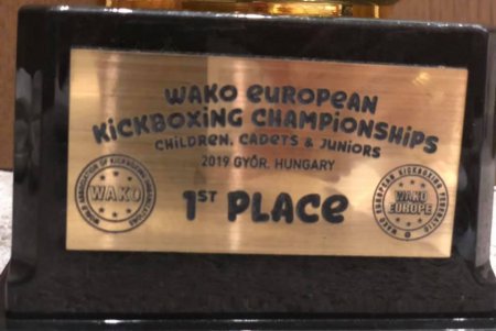 Восьмилетняя одесситка завоевала золотую медаль на Чемпионате Европы по кикбоксингу (фото)