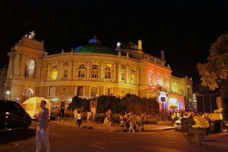 Звезды мирового балета выступили на Театральной площади (фоторепортаж)