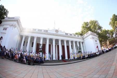 Празднование Дня города началось с церемонии поднятия флага Одессы (фото)