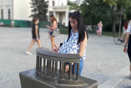 Возле Воронцовской колоннады установили ее мини-копию для слабовидящих (фото)