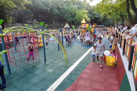 Детская зона в Греческом парке теперь открыта для посещения (фото) 