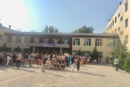 В крупнейшей школе на Большом Фонтане прозвенел первый звонок (фото)