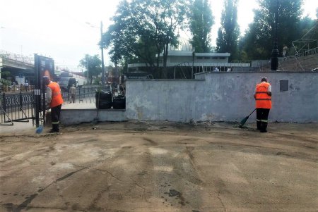 В День города более 400 коммунальщиков наводили порядок на улицах и в парках (фото)