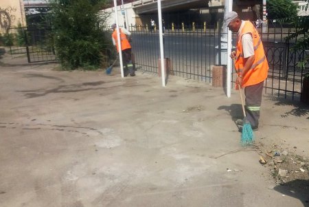 В День города более 400 коммунальщиков наводили порядок на улицах и в парках (фото)
