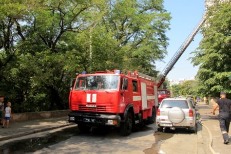 В Приморском районе горела квартира в десятиэтажном доме: хозяйку в бессознательном состоянии передали медикам (фото) 