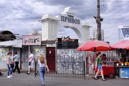 Реконструкция одесского «Привоза»: неприглядные лавочки уже сменили торговые павильоны (фоторепортаж)