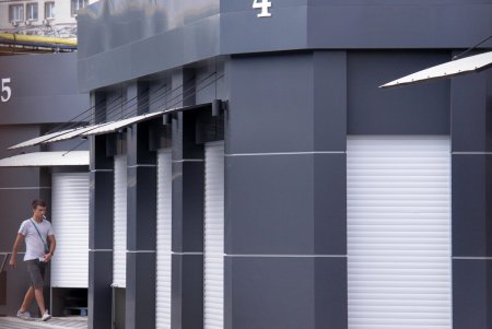 Реконструкция одесского «Привоза»: неприглядные лавочки уже сменили торговые павильоны (фоторепортаж)