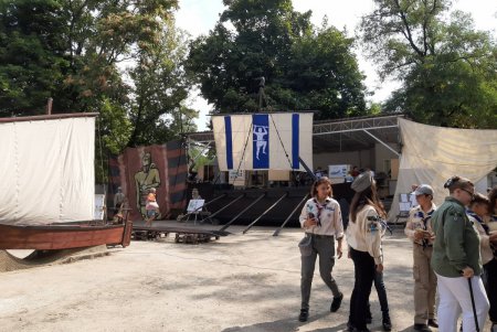Ладьи, галеры и шаланды: в парке Шевченко открылась выставка, посвященная истории мореплавания (фото)