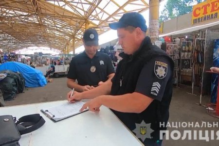 На «Привозе» провели рейд: изъято более двухсот килограммов рыбы, раков и мидий (фото, видео)