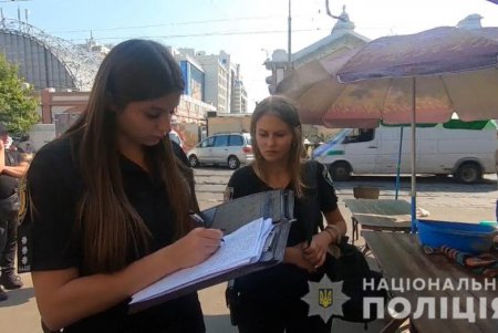 На «Привозе» провели рейд: изъято более двухсот килограммов рыбы, раков и мидий (фото, видео)