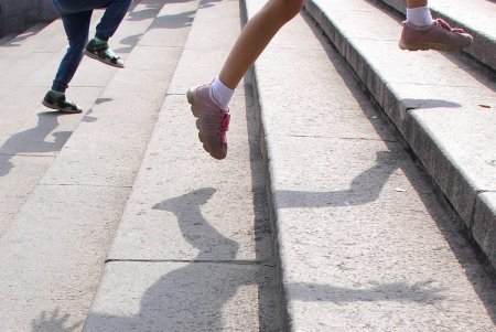 Вверх по Потемкинской лестнице: в центре Одессы устроили массовый забег (фоторепортаж)