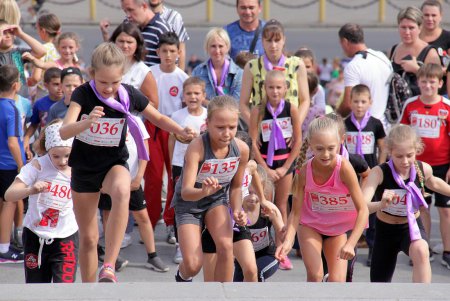 Вверх по Потемкинской лестнице: в центре Одессы устроили массовый забег (фоторепортаж)