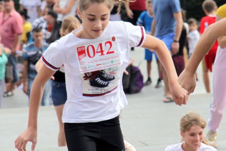 Вверх по Потемкинской лестнице: в центре Одессы устроили массовый забег (фоторепортаж)