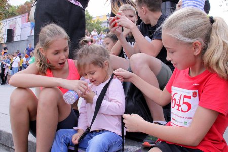 Вверх по Потемкинской лестнице: в центре Одессы устроили массовый забег (фоторепортаж)