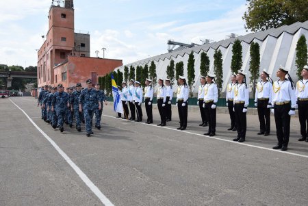 Освобожденные из плена моряки возвращаются в Одессу (фото, обновлено)