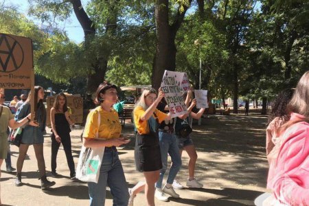 Одесситы с плакатами прошли по городу в поддержку прав животных (фото)