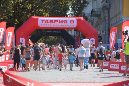 Одесса превратилась в трассу для бегунов (фоторепортаж)