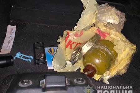 Житель Рени хранил гранату и наркотики в доме с двумя маленькими детьми (фото, видео)