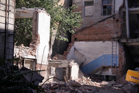 В центре Одессы сносят бывшую баню (фоторепортаж)