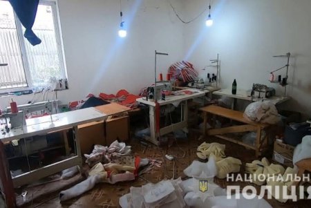 В Овидиопольском районе нелегально шили «брендовую» одежду (фото, видео)