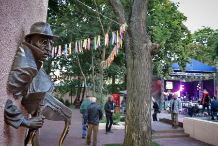На открытие в Летнем театре международного фестиваля Odessa JazzFest пришли сотни одесситов (фото)
