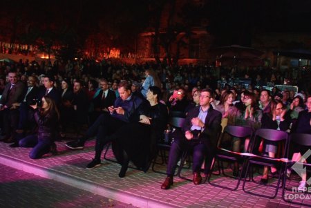На открытие в Летнем театре международного фестиваля Odessa JazzFest пришли сотни одесситов (фото)