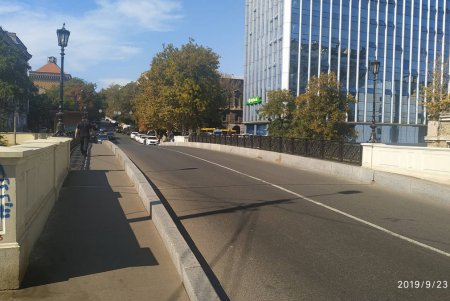 Мост Коцебу в центре Одессы угрожают взорвать (фото)