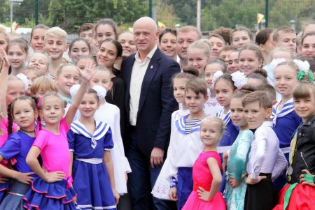 Современный стадион появился на территории Одесской гимназии №6 (фоторепортаж)
