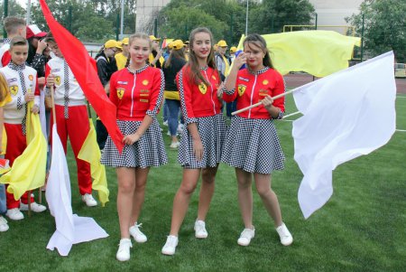 Современный стадион появился на территории Одесской гимназии №6 (фоторепортаж)